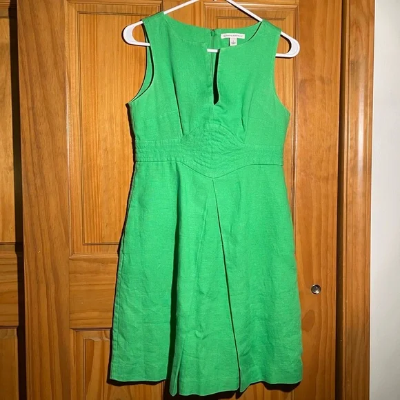 Banana Republic Linen Dress. Size 2. Green. Good Condition. With Pockets!!!